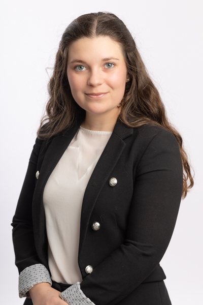 avocate collaboratrice droit des affaires